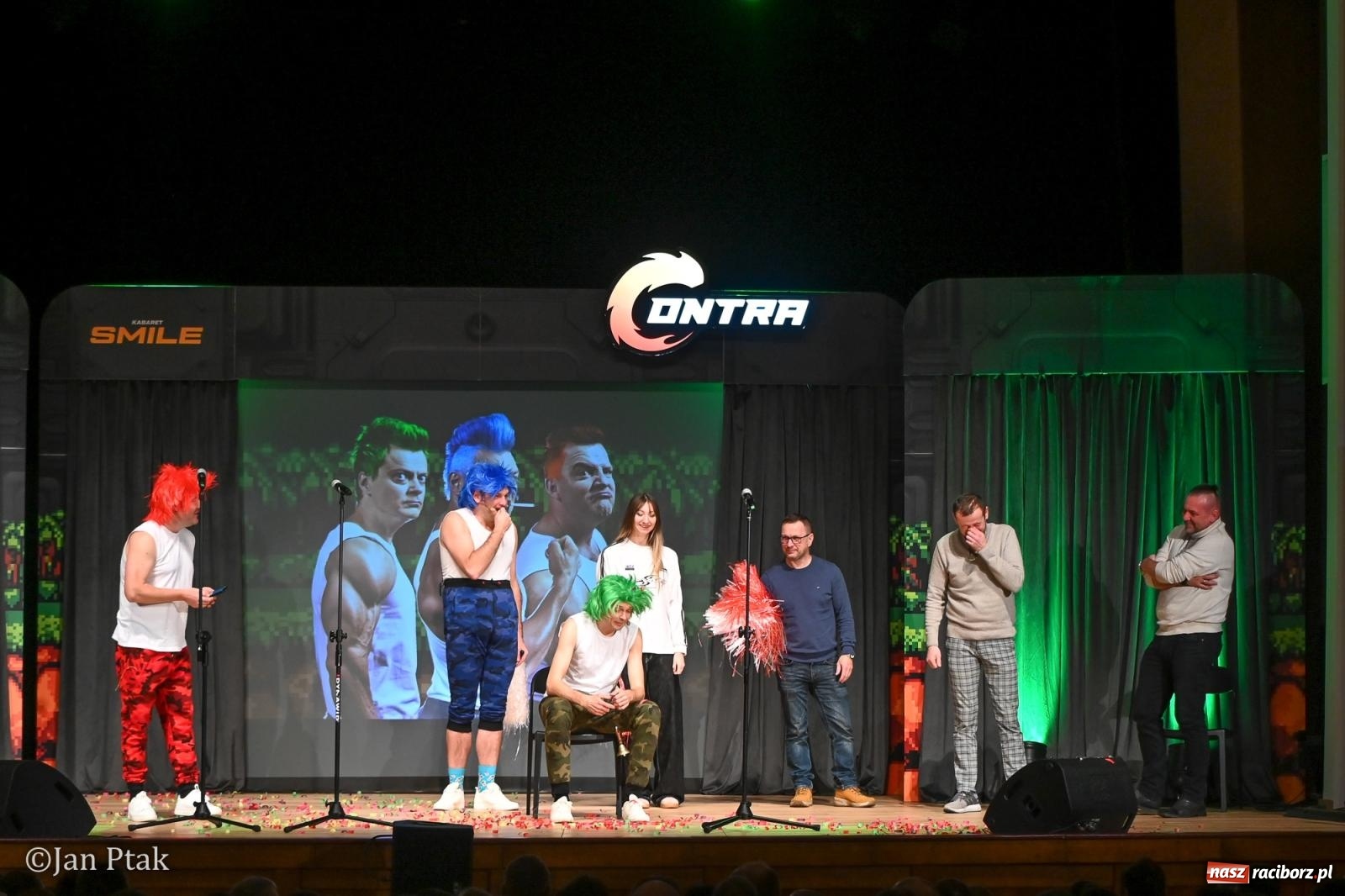 Zdjęcie w galerii na portalu naszraciborz.pl: Kabaret Smile z programem Contra rozbawił Racibórz wiadomości z regionu