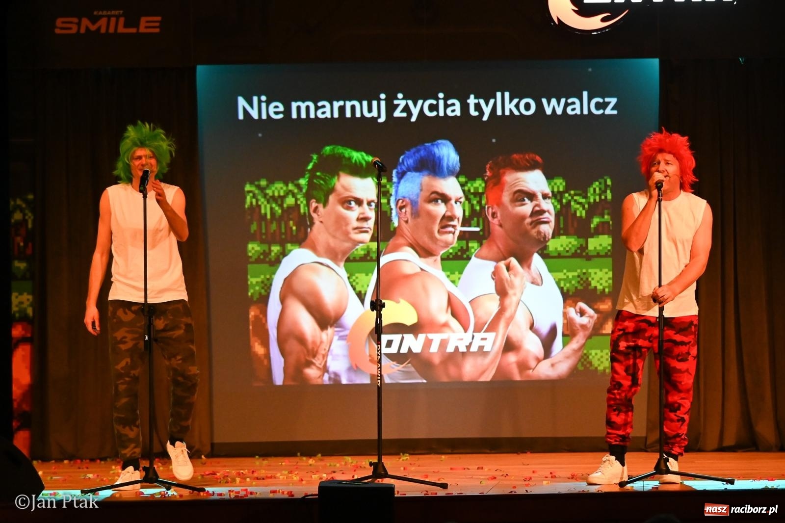 Zdjęcie w galerii na portalu naszraciborz.pl: Kabaret Smile z programem Contra rozbawił Racibórz wiadomości z regionu