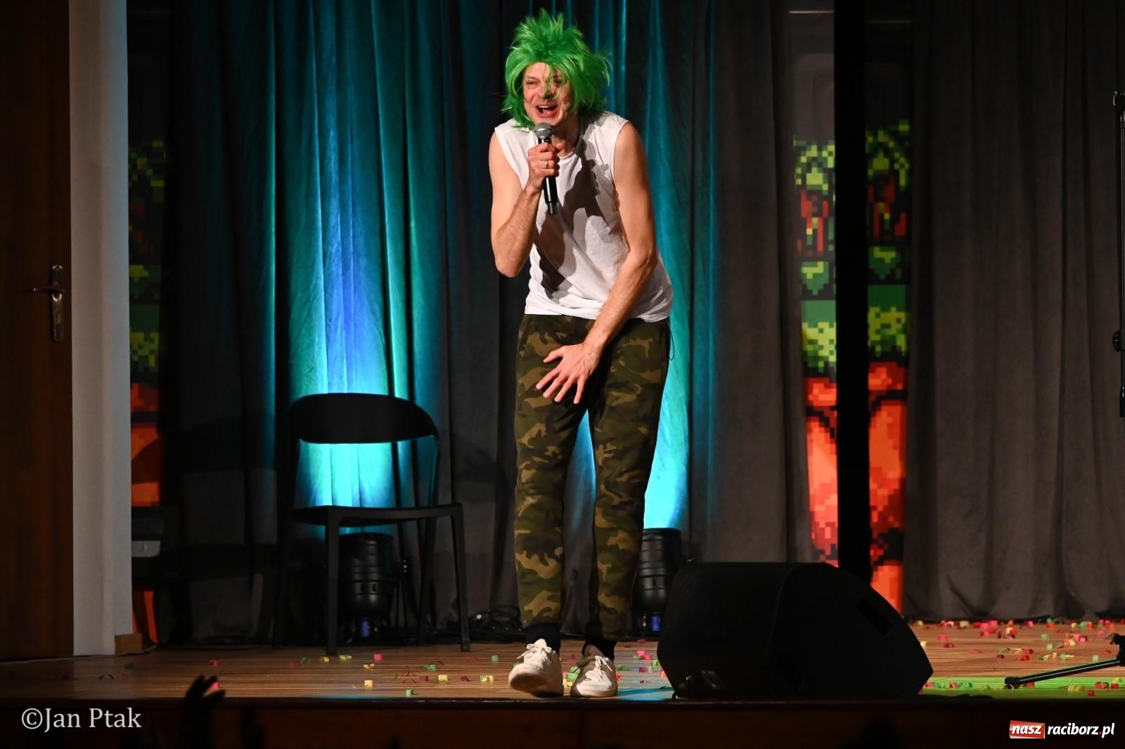 Zdjęcie w galerii na portalu naszraciborz.pl: Kabaret Smile z programem Contra rozbawił Racibórz wiadomości z regionu