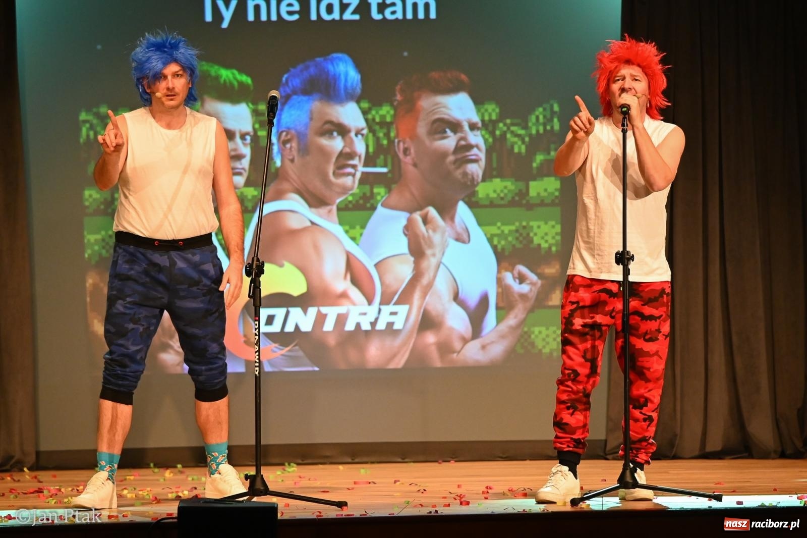 Zdjęcie w galerii na portalu naszraciborz.pl: Kabaret Smile z programem Contra rozbawił Racibórz wiadomości z regionu