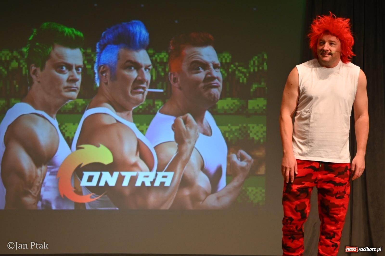 Zdjęcie w galerii na portalu naszraciborz.pl: Kabaret Smile z programem Contra rozbawił Racibórz wiadomości z regionu