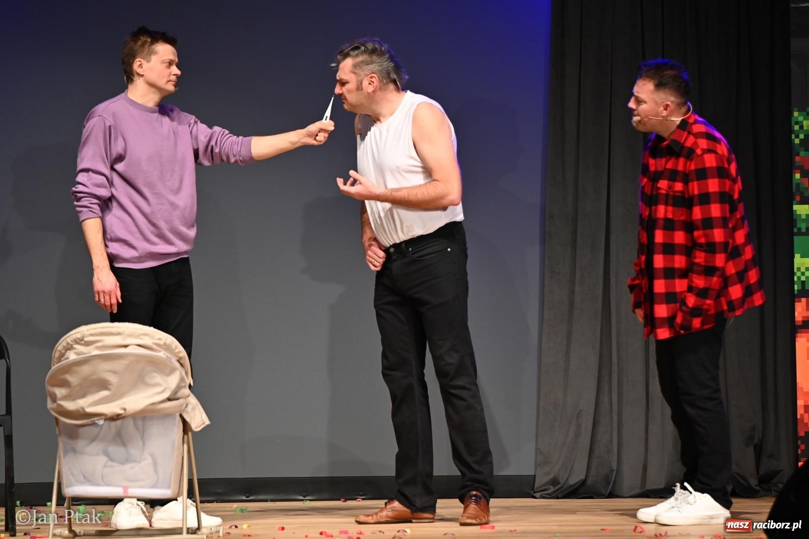 Zdjęcie w galerii na portalu naszraciborz.pl: Kabaret Smile z programem Contra rozbawił Racibórz wiadomości z regionu