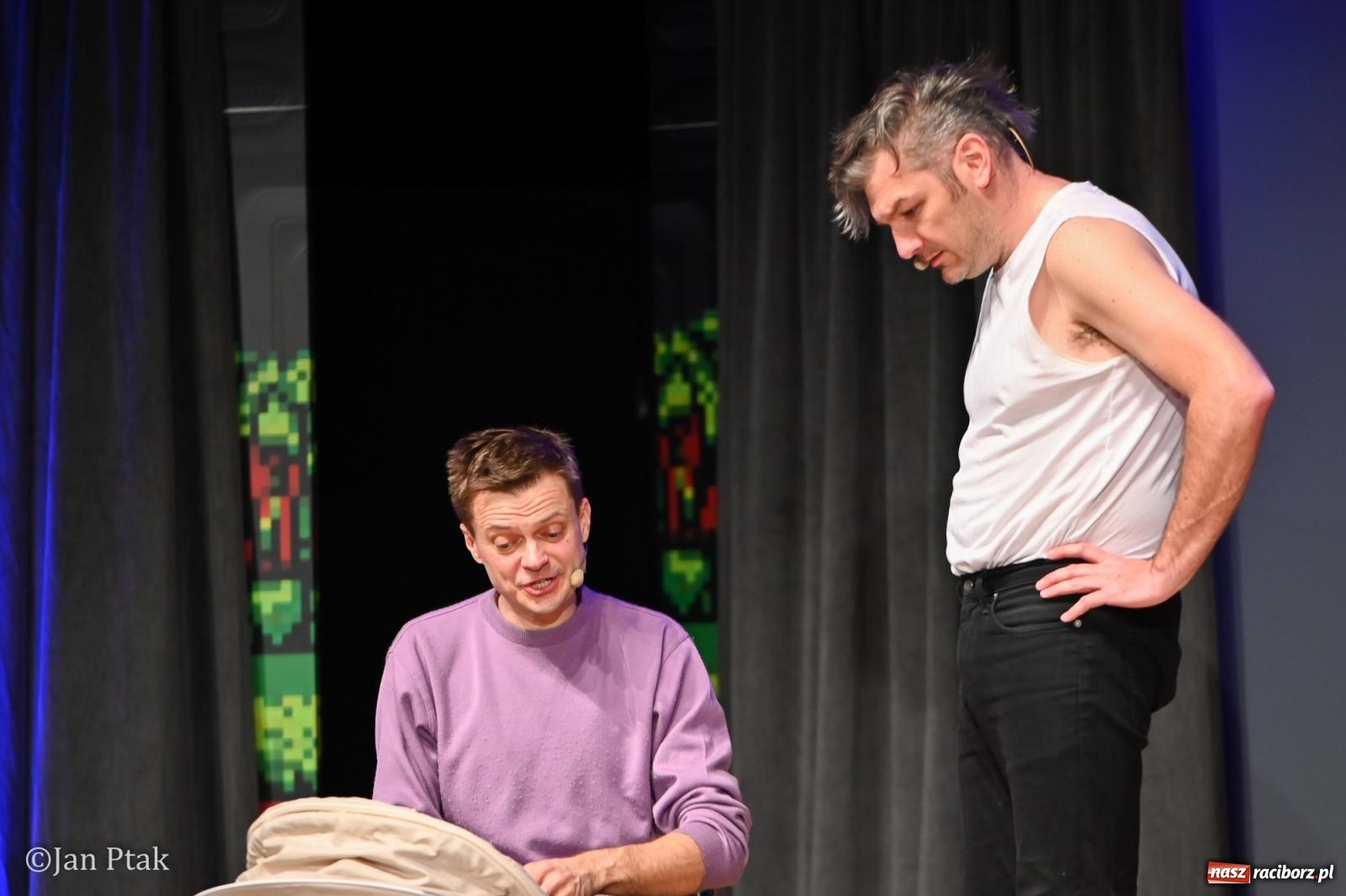 Zdjęcie w galerii na portalu naszraciborz.pl: Kabaret Smile z programem Contra rozbawił Racibórz wiadomości z regionu