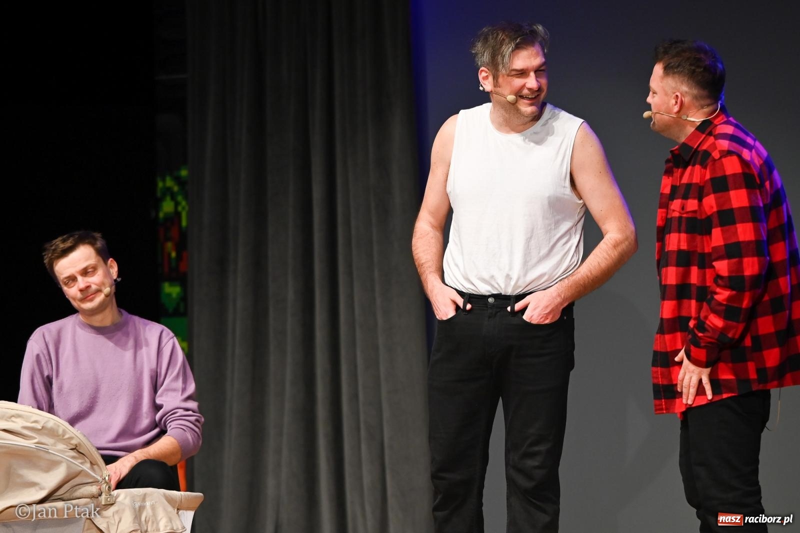 Zdjęcie w galerii na portalu naszraciborz.pl: Kabaret Smile z programem Contra rozbawił Racibórz wiadomości z regionu