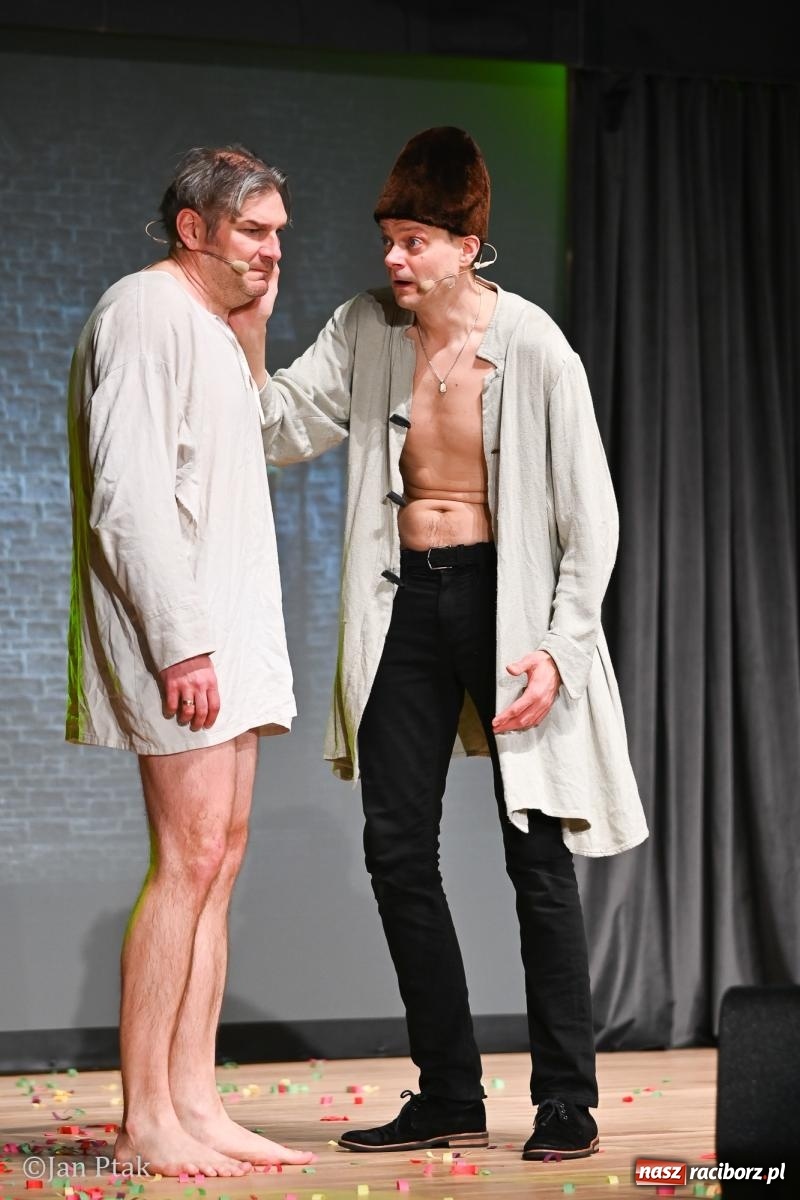 Zdjęcie w galerii na portalu naszraciborz.pl: Kabaret Smile z programem Contra rozbawił Racibórz wiadomości z regionu