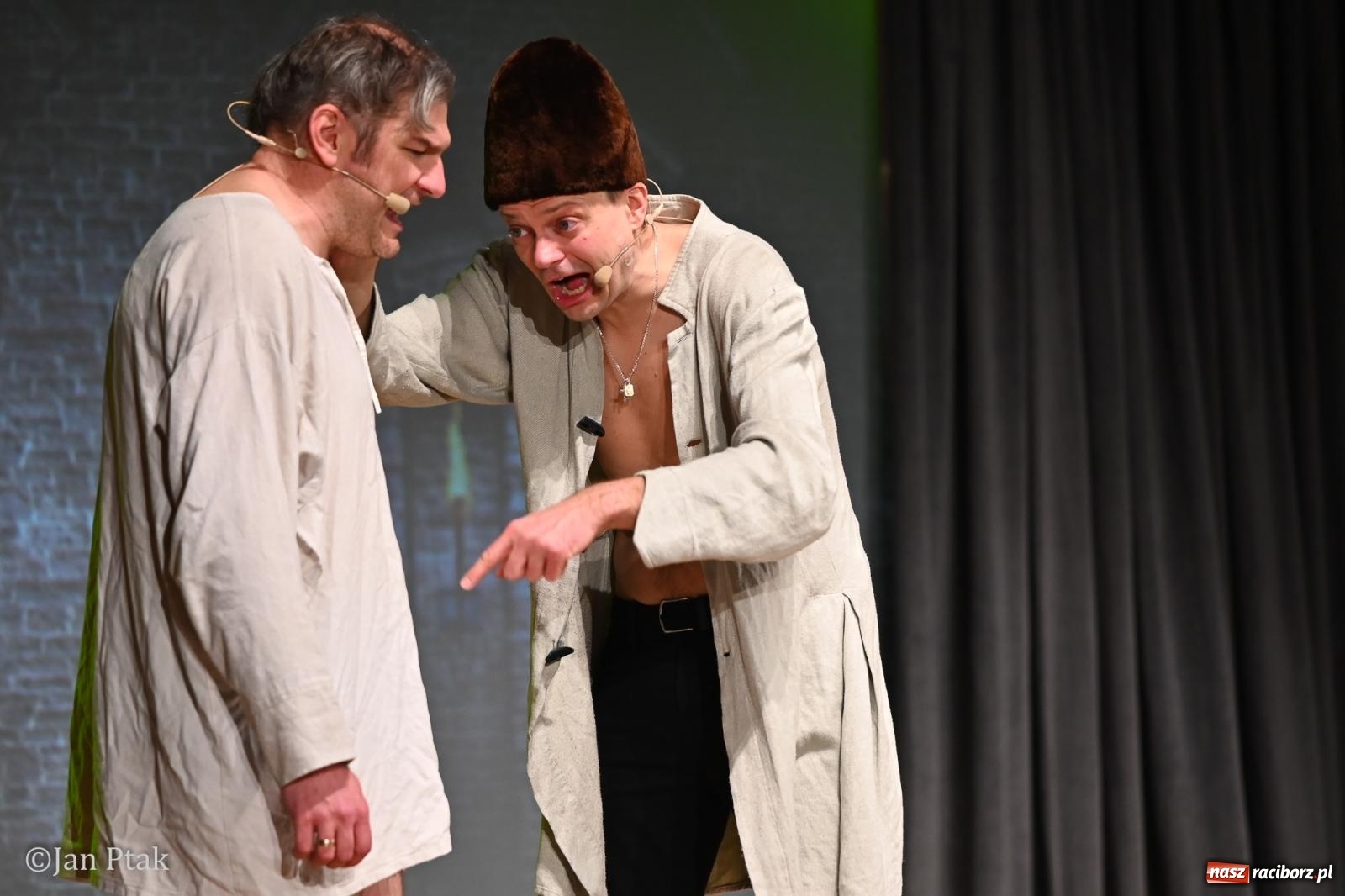 Zdjęcie w galerii na portalu naszraciborz.pl: Kabaret Smile z programem Contra rozbawił Racibórz wiadomości z regionu