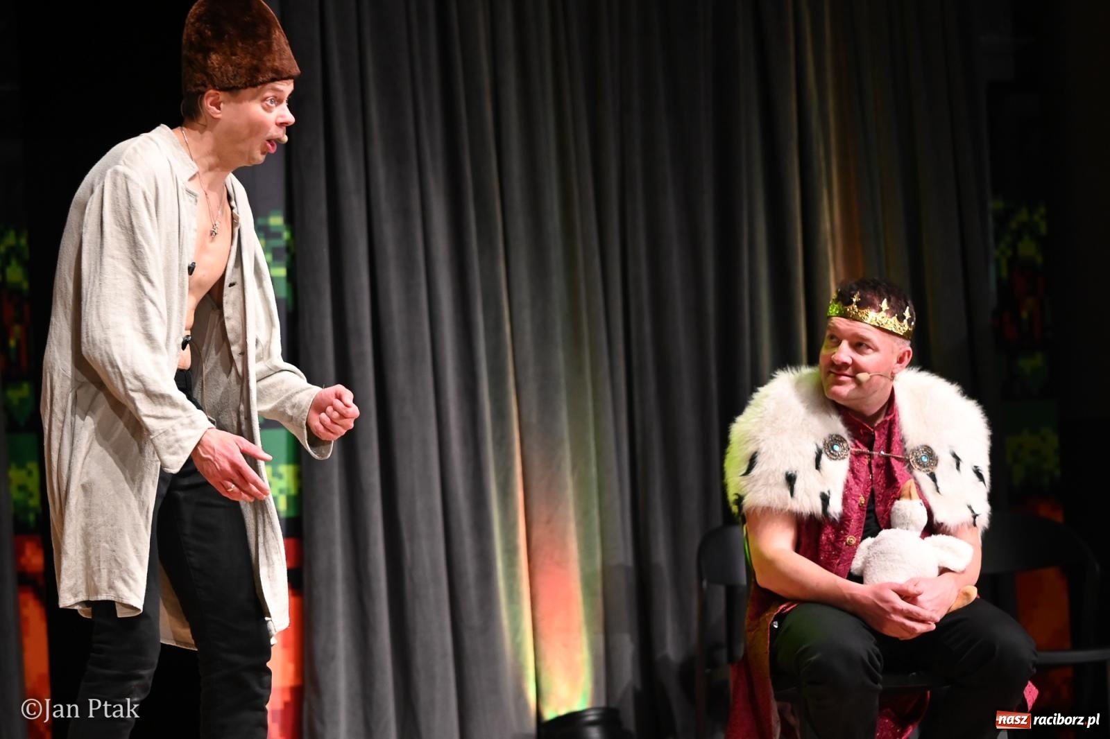 Zdjęcie w galerii na portalu naszraciborz.pl: Kabaret Smile z programem Contra rozbawił Racibórz wiadomości z regionu