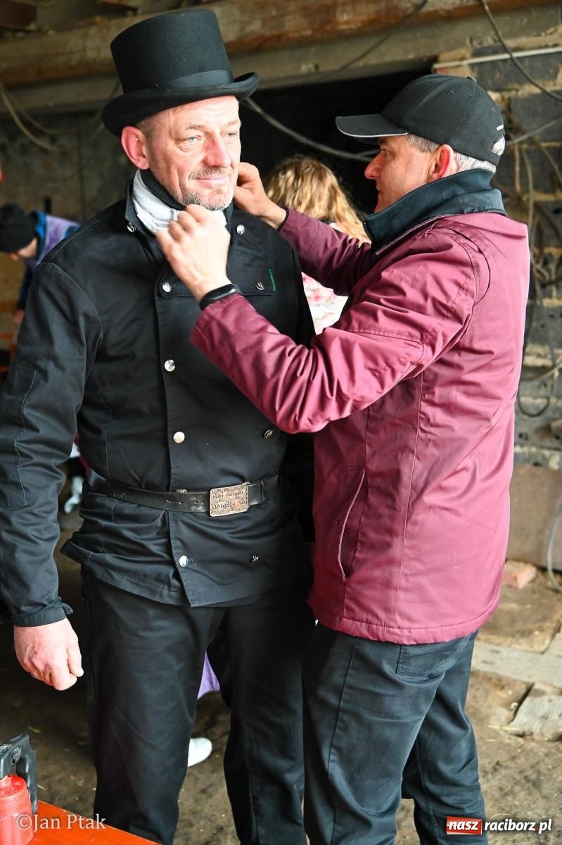 Zdjęcie w galerii na portalu naszraciborz.pl: Samborowice żegną karnawał: Tanzbär i słomiane misie na bis! [GALERIA] wiadomości z regionu