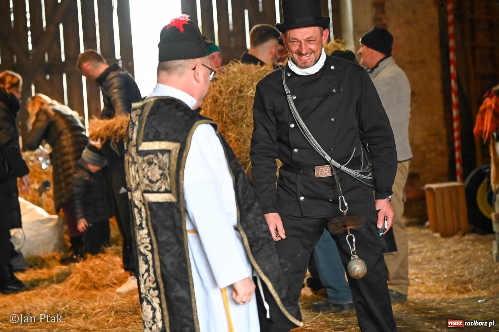 Zdjęcie w galerii na portalu naszraciborz.pl: Samborowice żegną karnawał: Tanzbär i słomiane misie na bis! [GALERIA] wiadomości z regionu