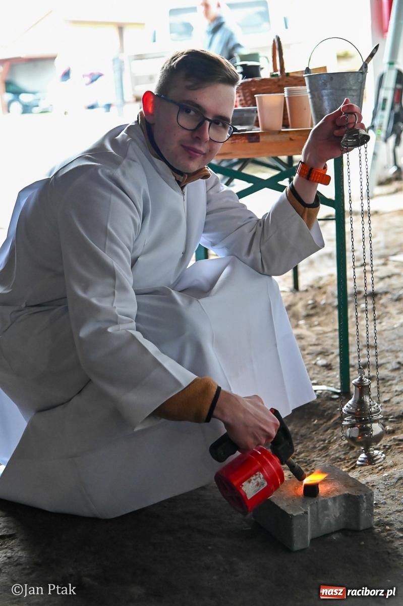 Zdjęcie w galerii na portalu naszraciborz.pl: Samborowice żegną karnawał: Tanzbär i słomiane misie na bis! [GALERIA] wiadomości z regionu