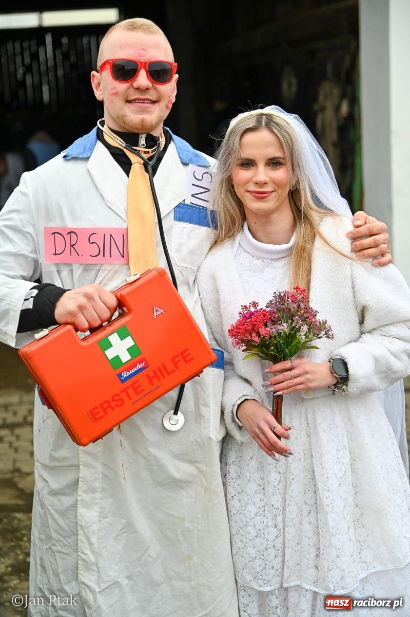 Zdjęcie w galerii na portalu naszraciborz.pl: Samborowice żegną karnawał: Tanzbär i słomiane misie na bis! [GALERIA] wiadomości z regionu