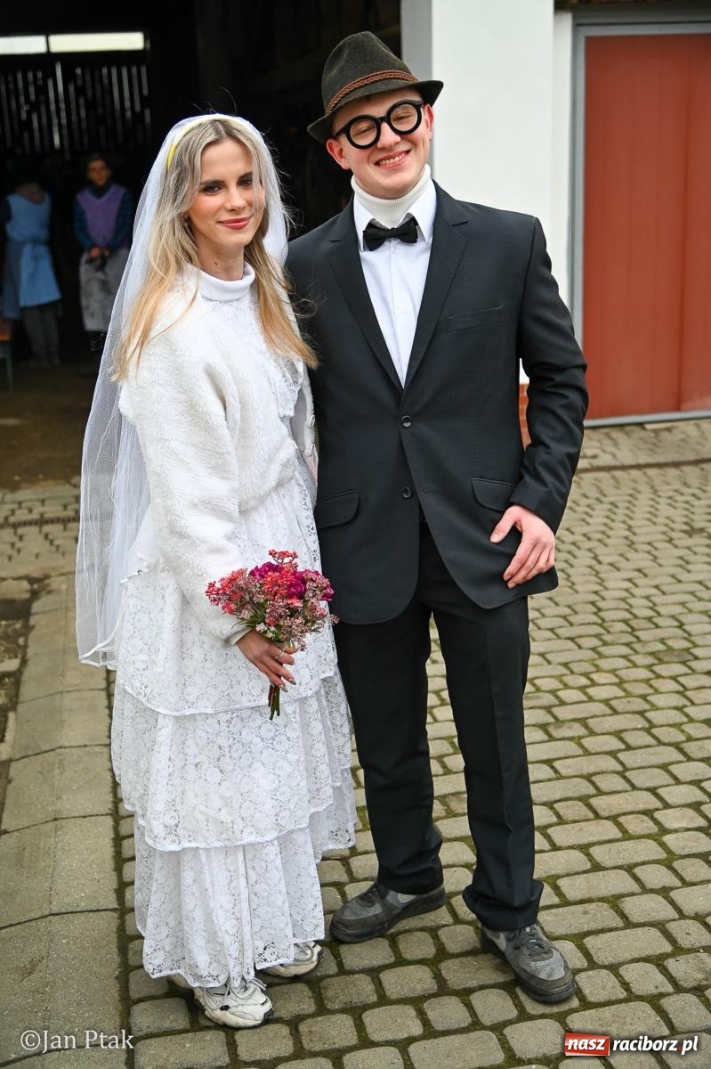 Zdjęcie w galerii na portalu naszraciborz.pl: Samborowice żegną karnawał: Tanzbär i słomiane misie na bis! [GALERIA] wiadomości z regionu