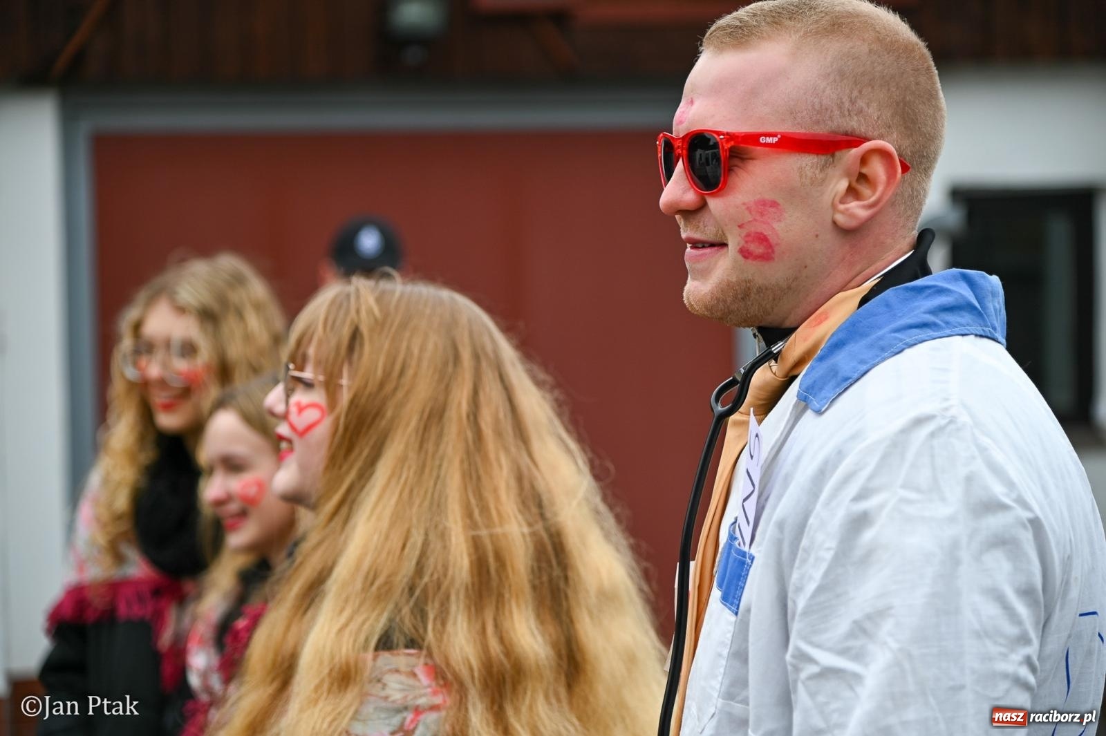 Zdjęcie w galerii na portalu naszraciborz.pl: Samborowice żegną karnawał: Tanzbär i słomiane misie na bis! [GALERIA] wiadomości z regionu