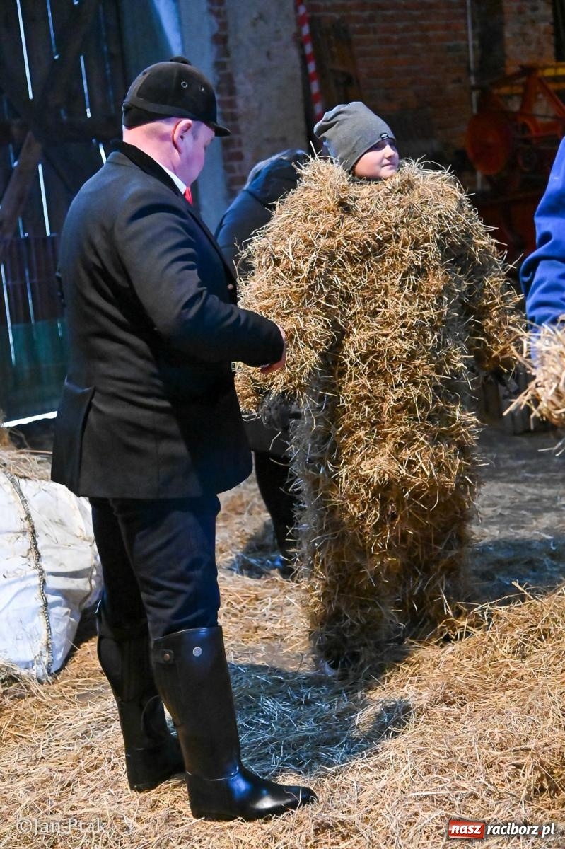 Zdjęcie w galerii na portalu naszraciborz.pl: Samborowice żegną karnawał: Tanzbär i słomiane misie na bis! [GALERIA] wiadomości z regionu