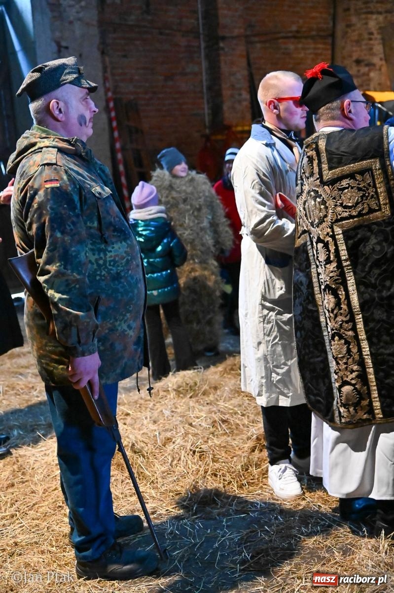 Zdjęcie w galerii na portalu naszraciborz.pl: Samborowice żegną karnawał: Tanzbär i słomiane misie na bis! [GALERIA] wiadomości z regionu