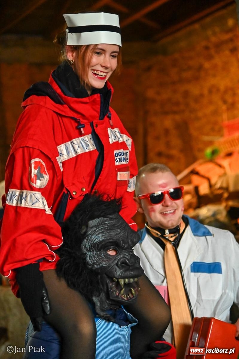 Zdjęcie w galerii na portalu naszraciborz.pl: Samborowice żegną karnawał: Tanzbär i słomiane misie na bis! [GALERIA] wiadomości z regionu