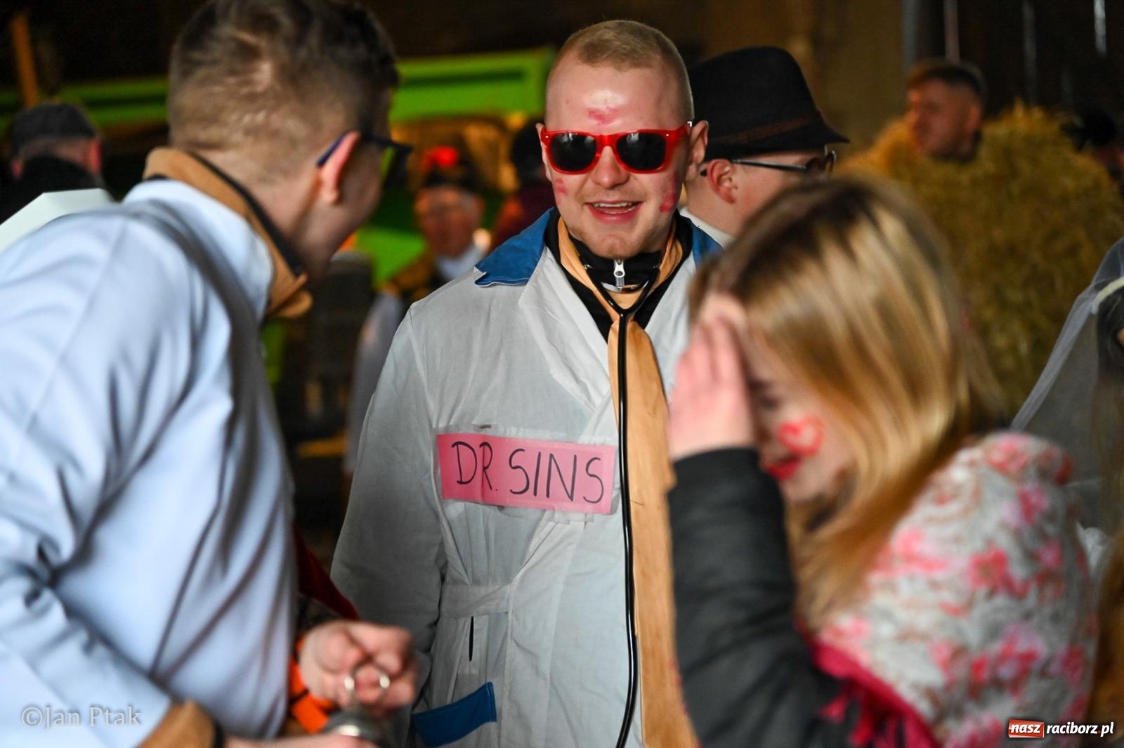 Zdjęcie w galerii na portalu naszraciborz.pl: Samborowice żegną karnawał: Tanzbär i słomiane misie na bis! [GALERIA] wiadomości z regionu