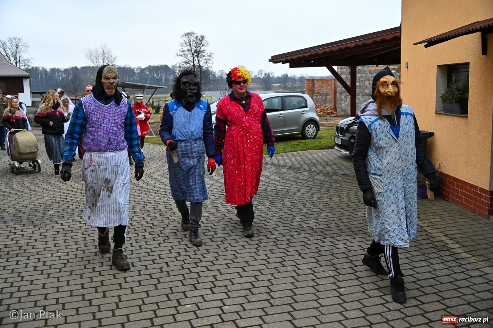 Zdjęcie w galerii na portalu naszraciborz.pl: Samborowice żegną karnawał: Tanzbär i słomiane misie na bis! [GALERIA] wiadomości z regionu