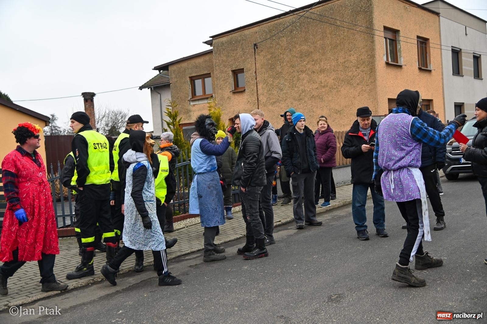 Zdjęcie w galerii na portalu naszraciborz.pl: Samborowice żegną karnawał: Tanzbär i słomiane misie na bis! [GALERIA] wiadomości z regionu