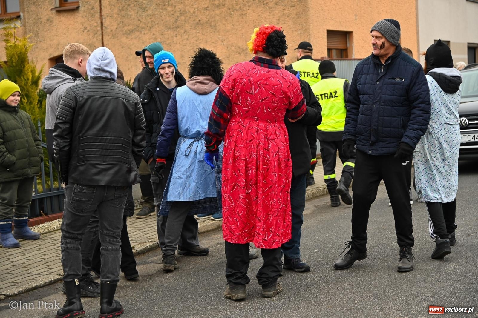 Zdjęcie w galerii na portalu naszraciborz.pl: Samborowice żegną karnawał: Tanzbär i słomiane misie na bis! [GALERIA] wiadomości z regionu