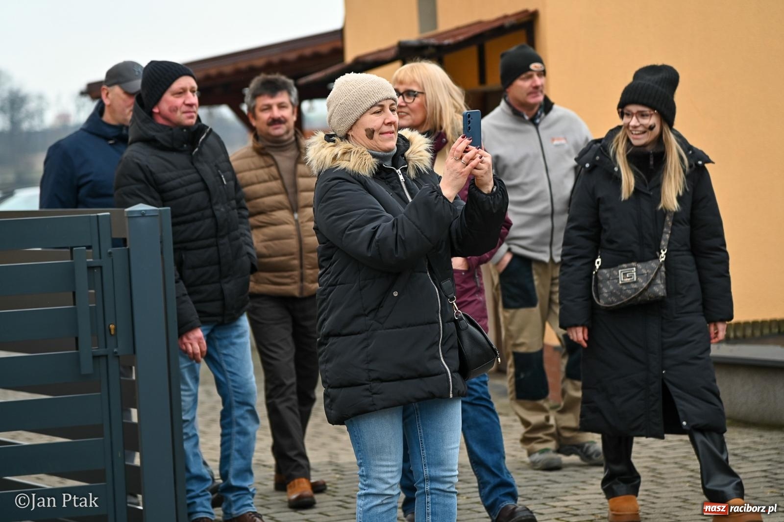 Zdjęcie w galerii na portalu naszraciborz.pl: Samborowice żegną karnawał: Tanzbär i słomiane misie na bis! [GALERIA] wiadomości z regionu