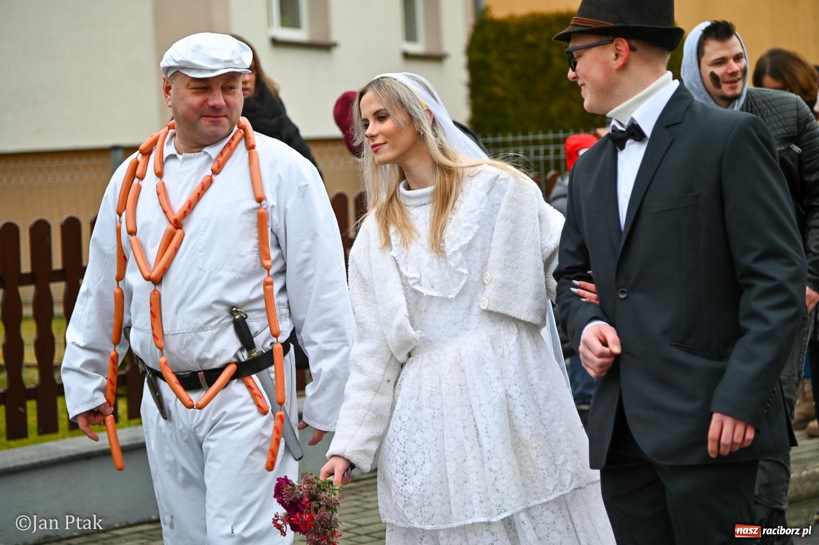 Zdjęcie w galerii na portalu naszraciborz.pl: Samborowice żegną karnawał: Tanzbär i słomiane misie na bis! [GALERIA] wiadomości z regionu