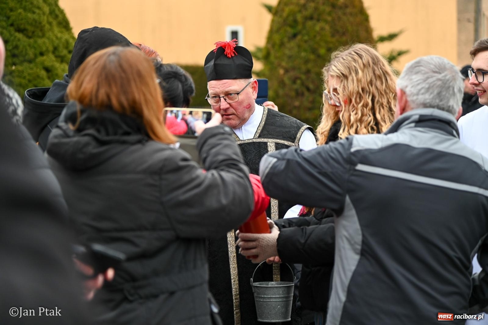 Zdjęcie w galerii na portalu naszraciborz.pl: Samborowice żegną karnawał: Tanzbär i słomiane misie na bis! [GALERIA] wiadomości z regionu