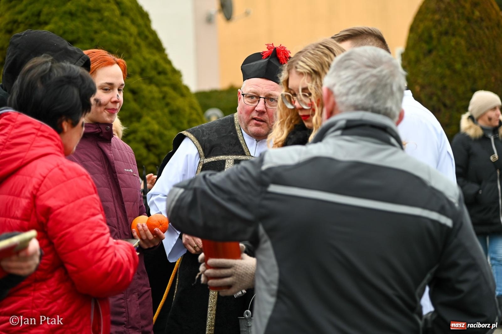 Zdjęcie w galerii na portalu naszraciborz.pl: Samborowice żegną karnawał: Tanzbär i słomiane misie na bis! [GALERIA] wiadomości z regionu