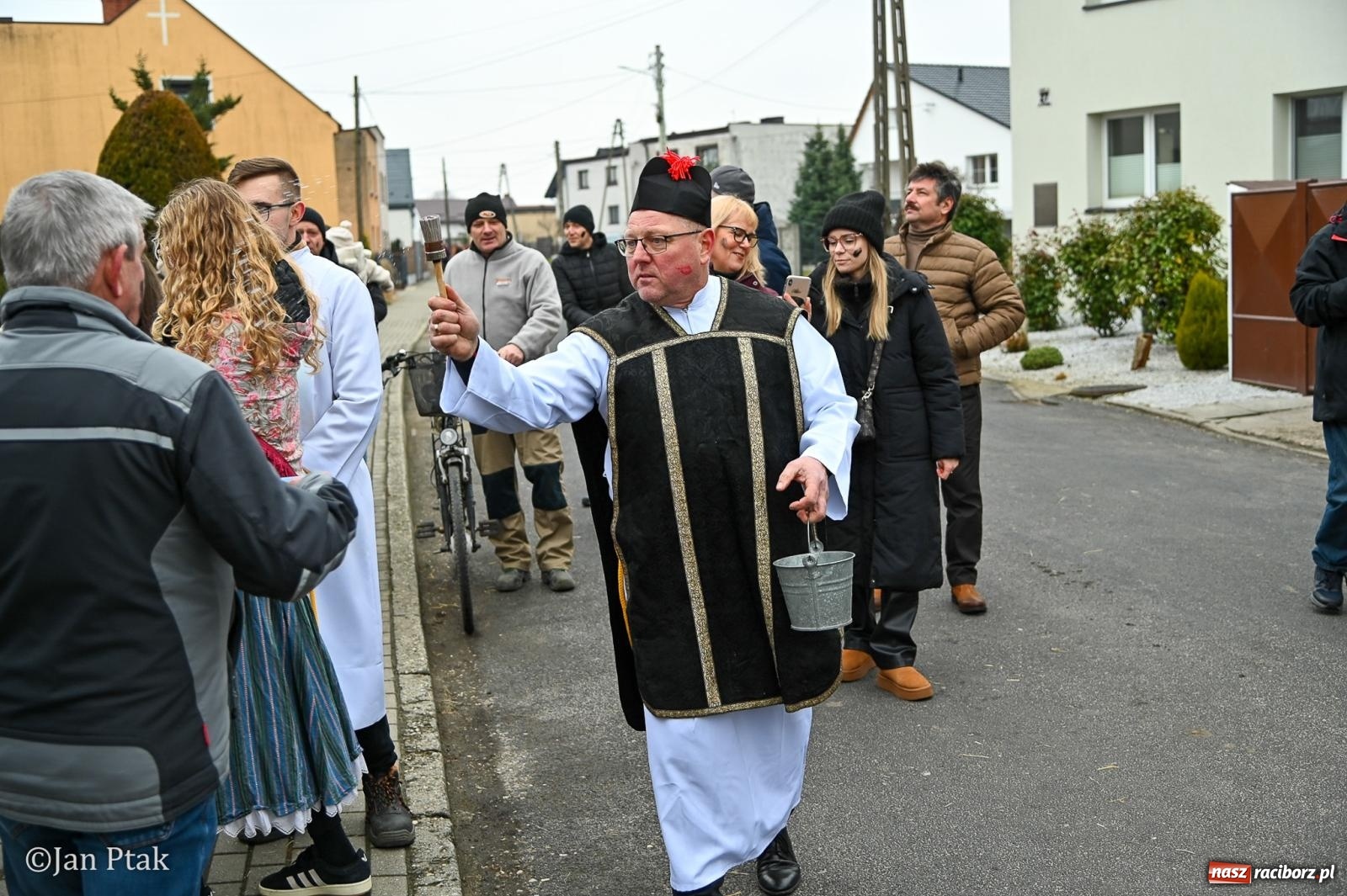 Zdjęcie w galerii na portalu naszraciborz.pl: Samborowice żegną karnawał: Tanzbär i słomiane misie na bis! [GALERIA] wiadomości z regionu