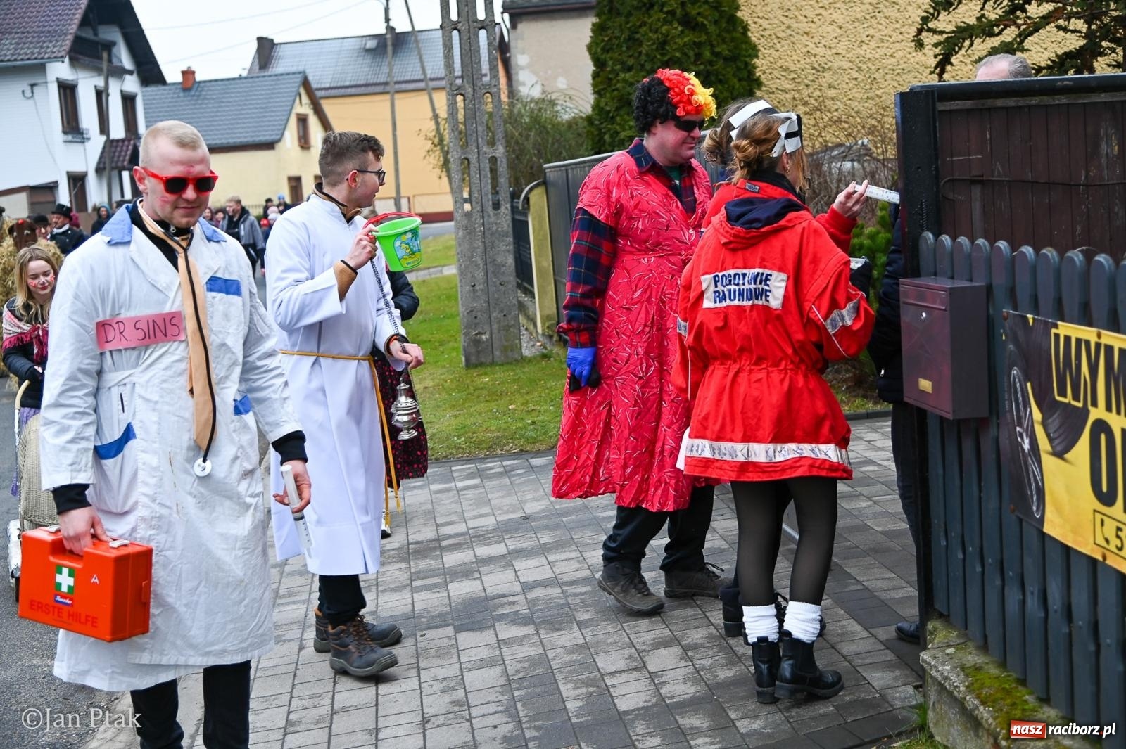 Zdjęcie w galerii na portalu naszraciborz.pl: Samborowice żegną karnawał: Tanzbär i słomiane misie na bis! [GALERIA] wiadomości z regionu
