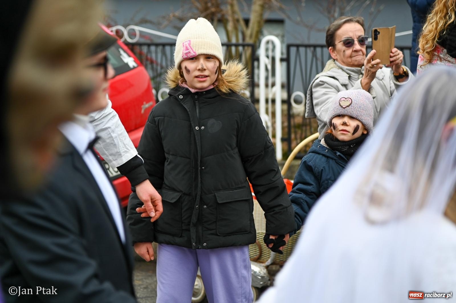 Zdjęcie w galerii na portalu naszraciborz.pl: Samborowice żegną karnawał: Tanzbär i słomiane misie na bis! [GALERIA] wiadomości z regionu