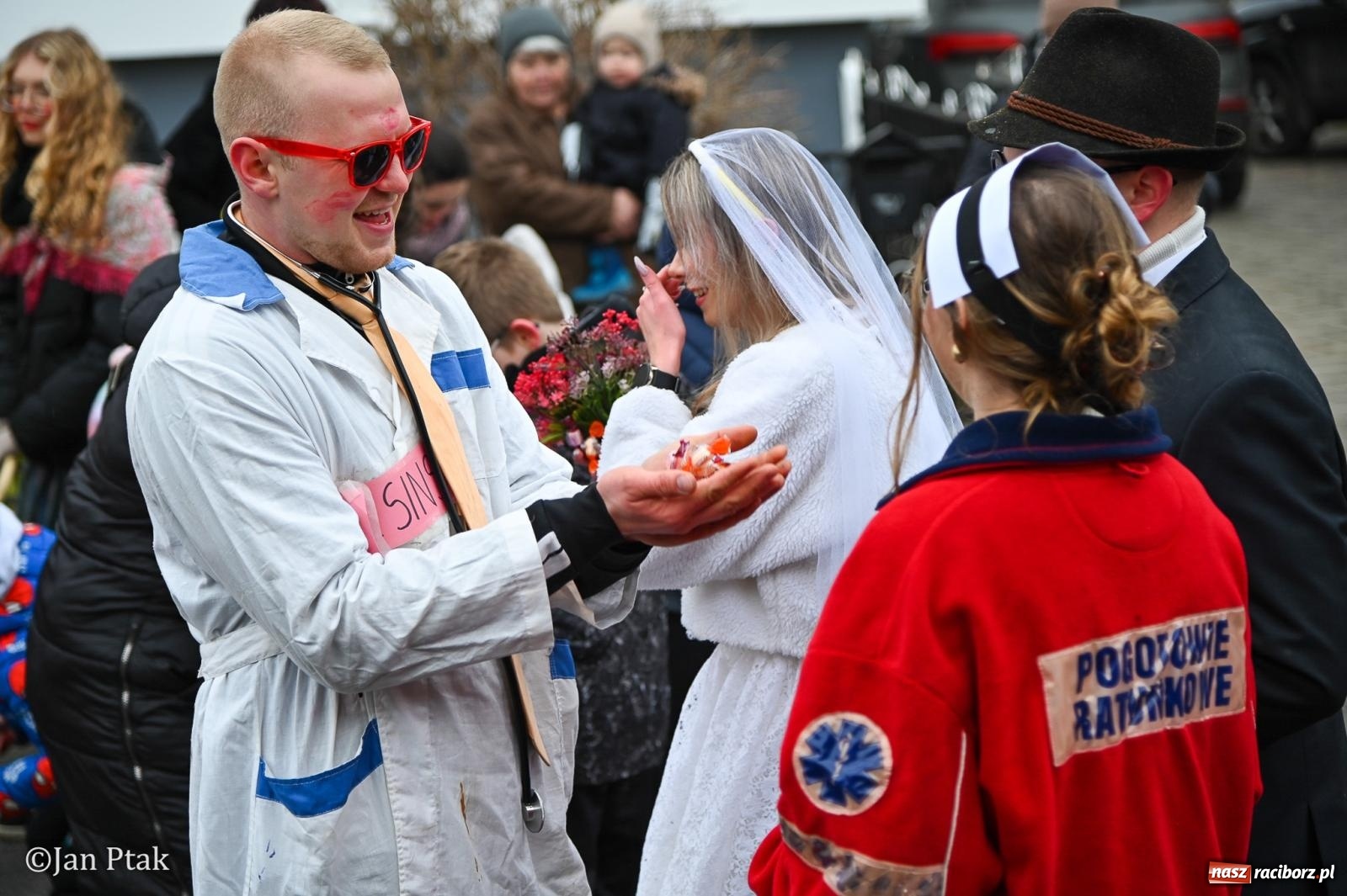 Zdjęcie w galerii na portalu naszraciborz.pl: Samborowice żegną karnawał: Tanzbär i słomiane misie na bis! [GALERIA] wiadomości z regionu