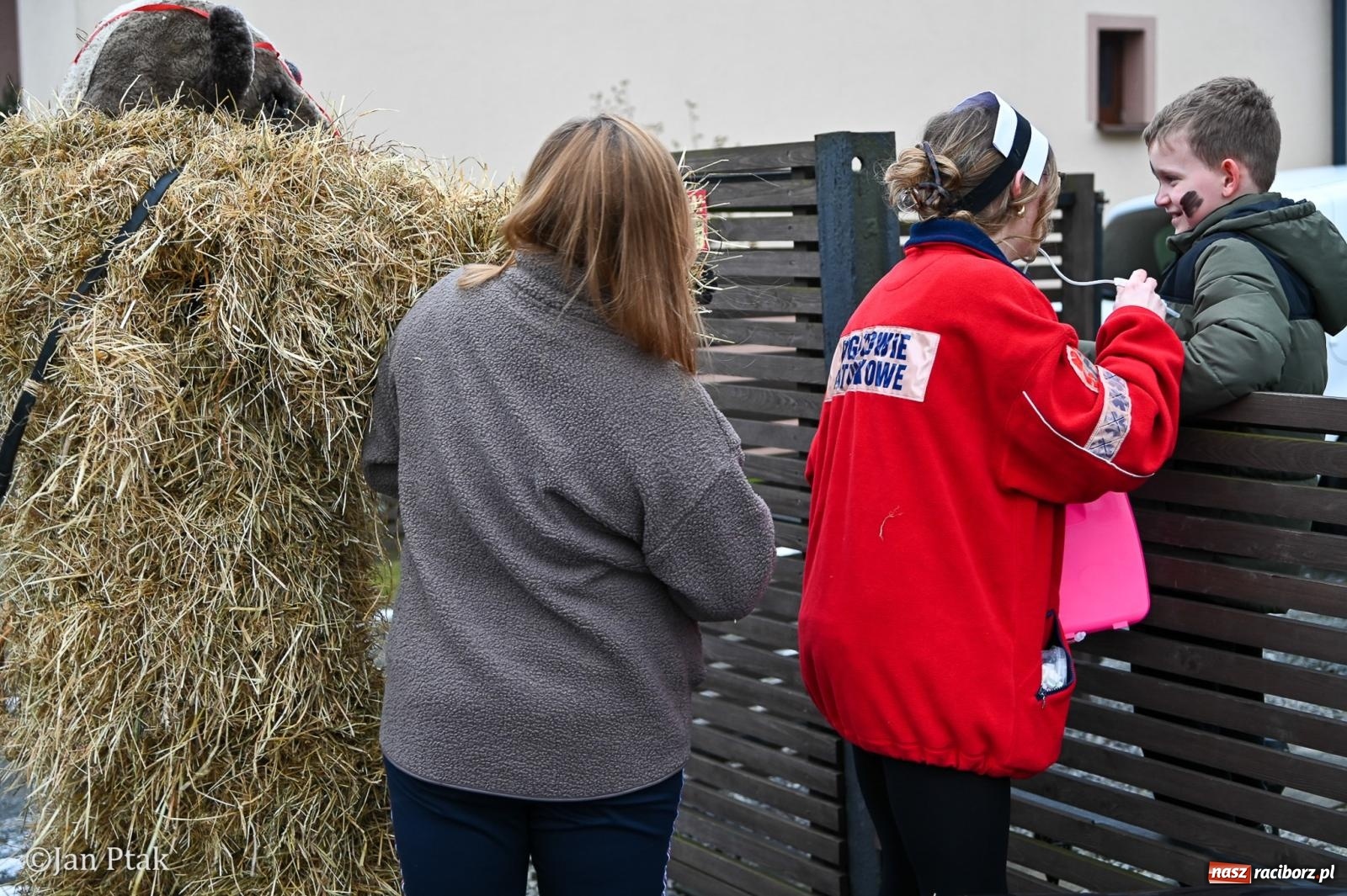 Zdjęcie w galerii na portalu naszraciborz.pl: Samborowice żegną karnawał: Tanzbär i słomiane misie na bis! [GALERIA] wiadomości z regionu