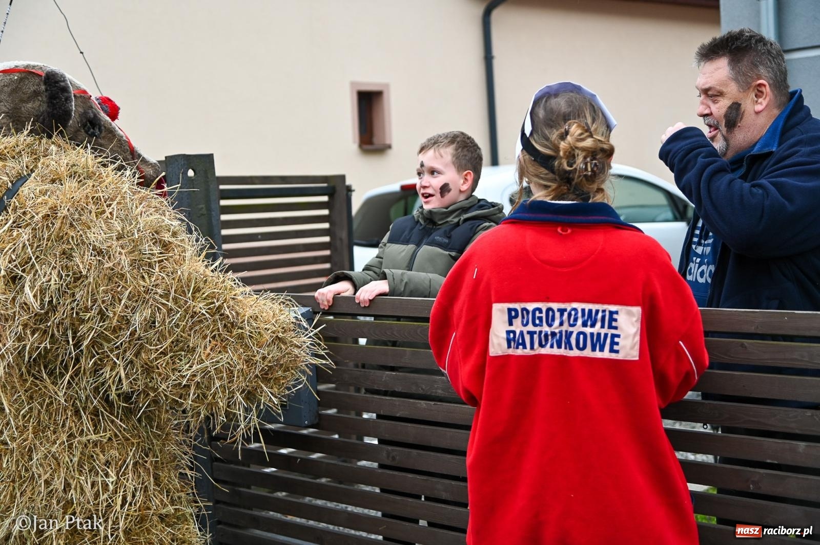 Zdjęcie w galerii na portalu naszraciborz.pl: Samborowice żegną karnawał: Tanzbär i słomiane misie na bis! [GALERIA] wiadomości z regionu