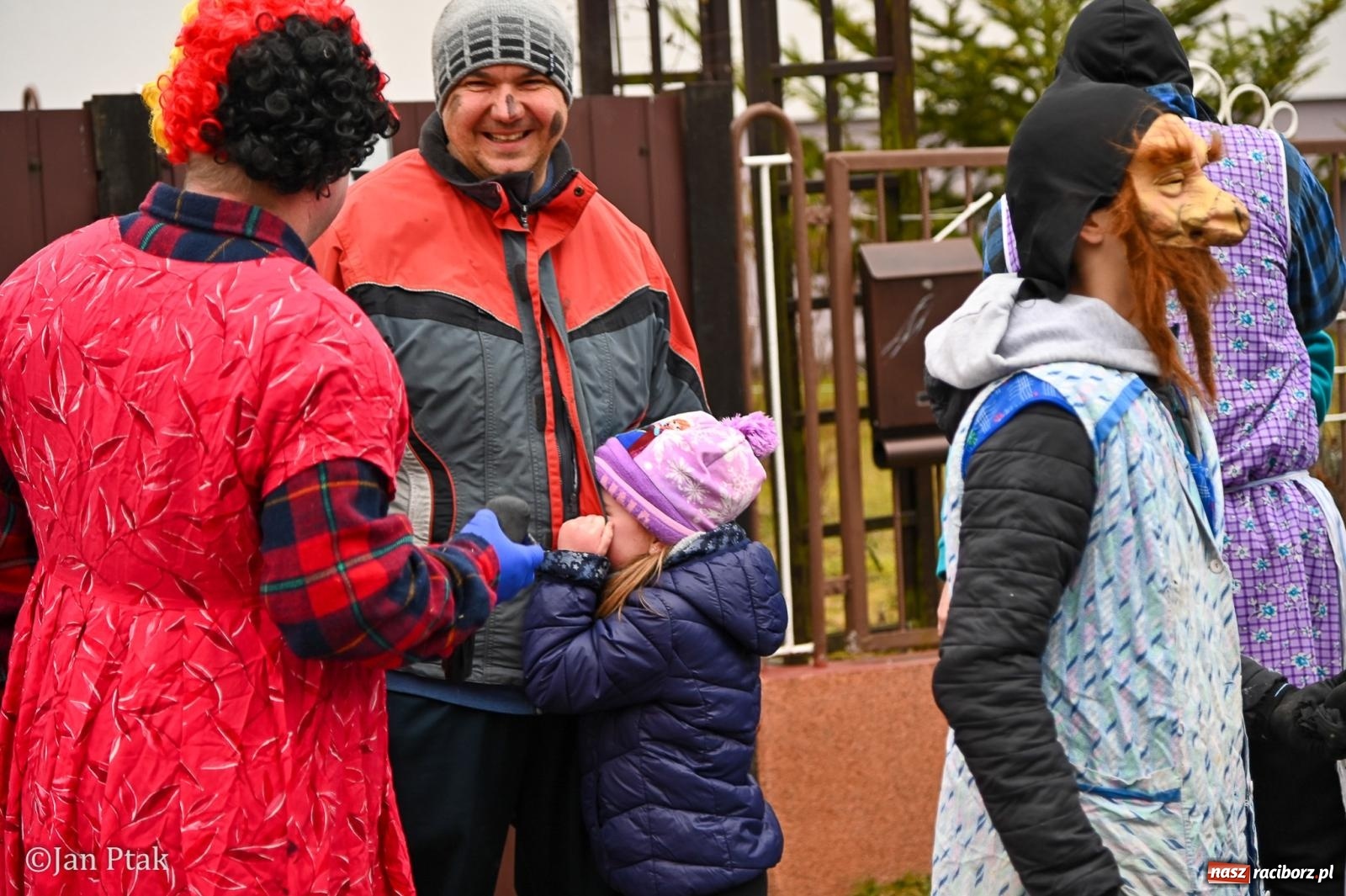 Zdjęcie w galerii na portalu naszraciborz.pl: Samborowice żegną karnawał: Tanzbär i słomiane misie na bis! [GALERIA] wiadomości z regionu
