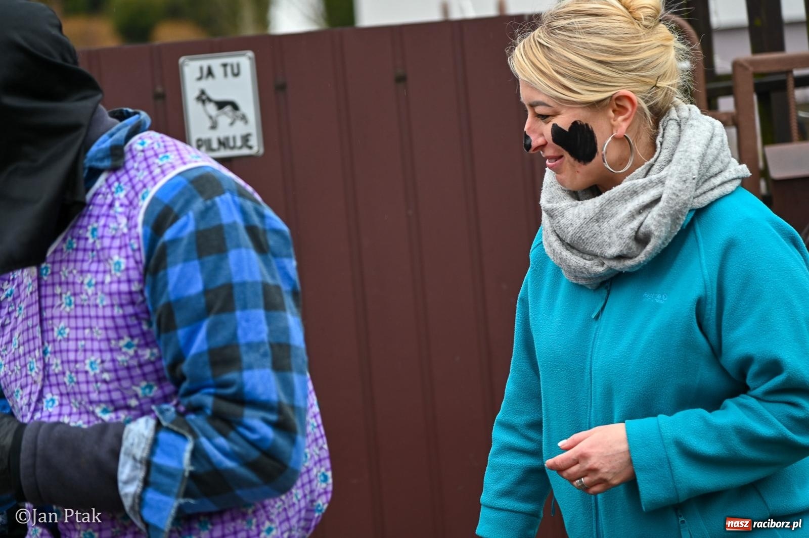 Zdjęcie w galerii na portalu naszraciborz.pl: Samborowice żegną karnawał: Tanzbär i słomiane misie na bis! [GALERIA] wiadomości z regionu