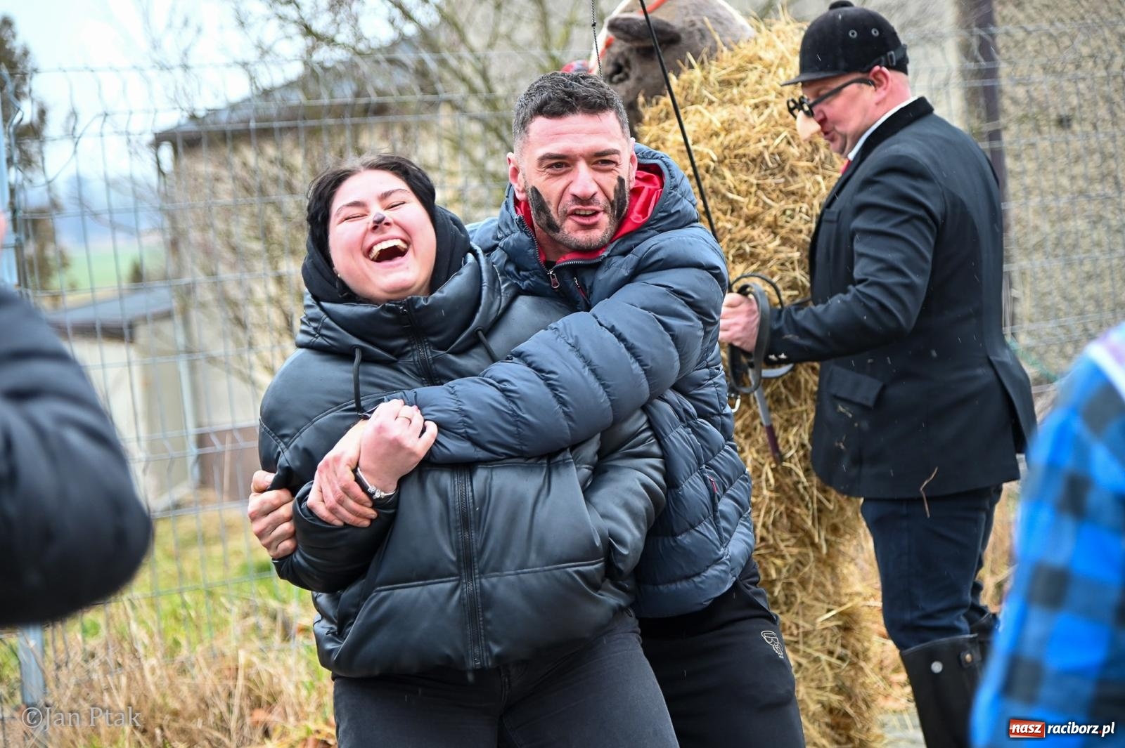 Zdjęcie w galerii na portalu naszraciborz.pl: Samborowice żegną karnawał: Tanzbär i słomiane misie na bis! [GALERIA] wiadomości z regionu