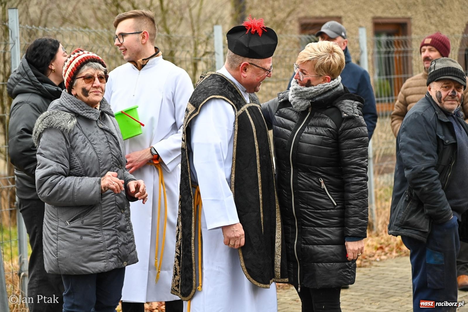 Zdjęcie w galerii na portalu naszraciborz.pl: Samborowice żegną karnawał: Tanzbär i słomiane misie na bis! [GALERIA] wiadomości z regionu