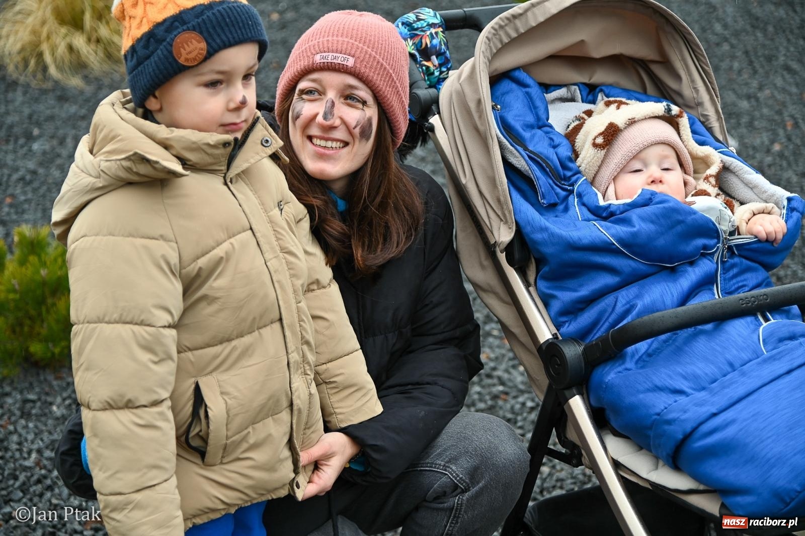 Zdjęcie w galerii na portalu naszraciborz.pl: Samborowice żegną karnawał: Tanzbär i słomiane misie na bis! [GALERIA] wiadomości z regionu