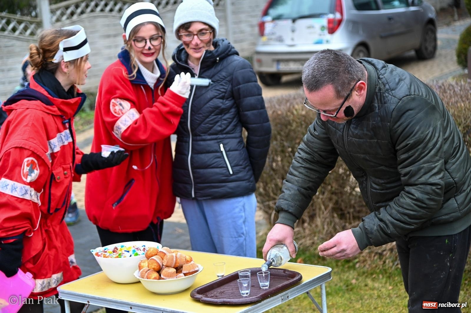 Zdjęcie w galerii na portalu naszraciborz.pl: Samborowice żegną karnawał: Tanzbär i słomiane misie na bis! [GALERIA] wiadomości z regionu