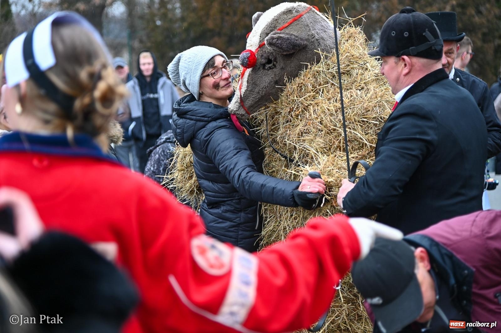 Zdjęcie w galerii na portalu naszraciborz.pl: Samborowice żegną karnawał: Tanzbär i słomiane misie na bis! [GALERIA] wiadomości z regionu