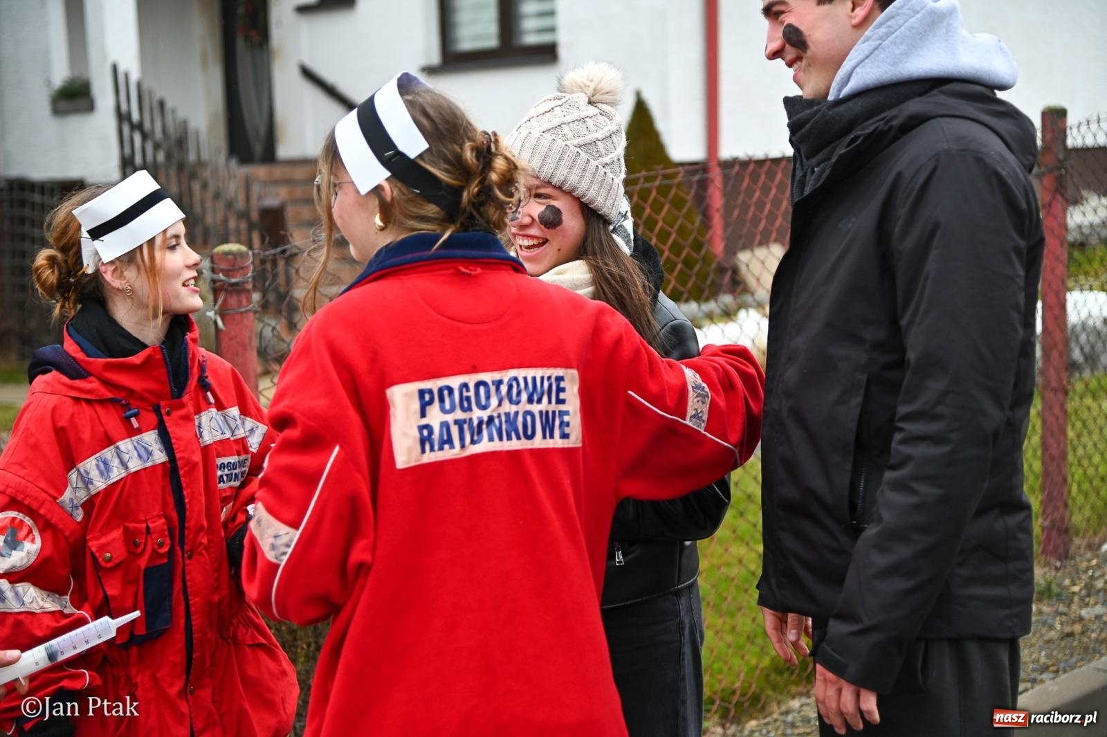 Zdjęcie w galerii na portalu naszraciborz.pl: Samborowice żegną karnawał: Tanzbär i słomiane misie na bis! [GALERIA] wiadomości z regionu