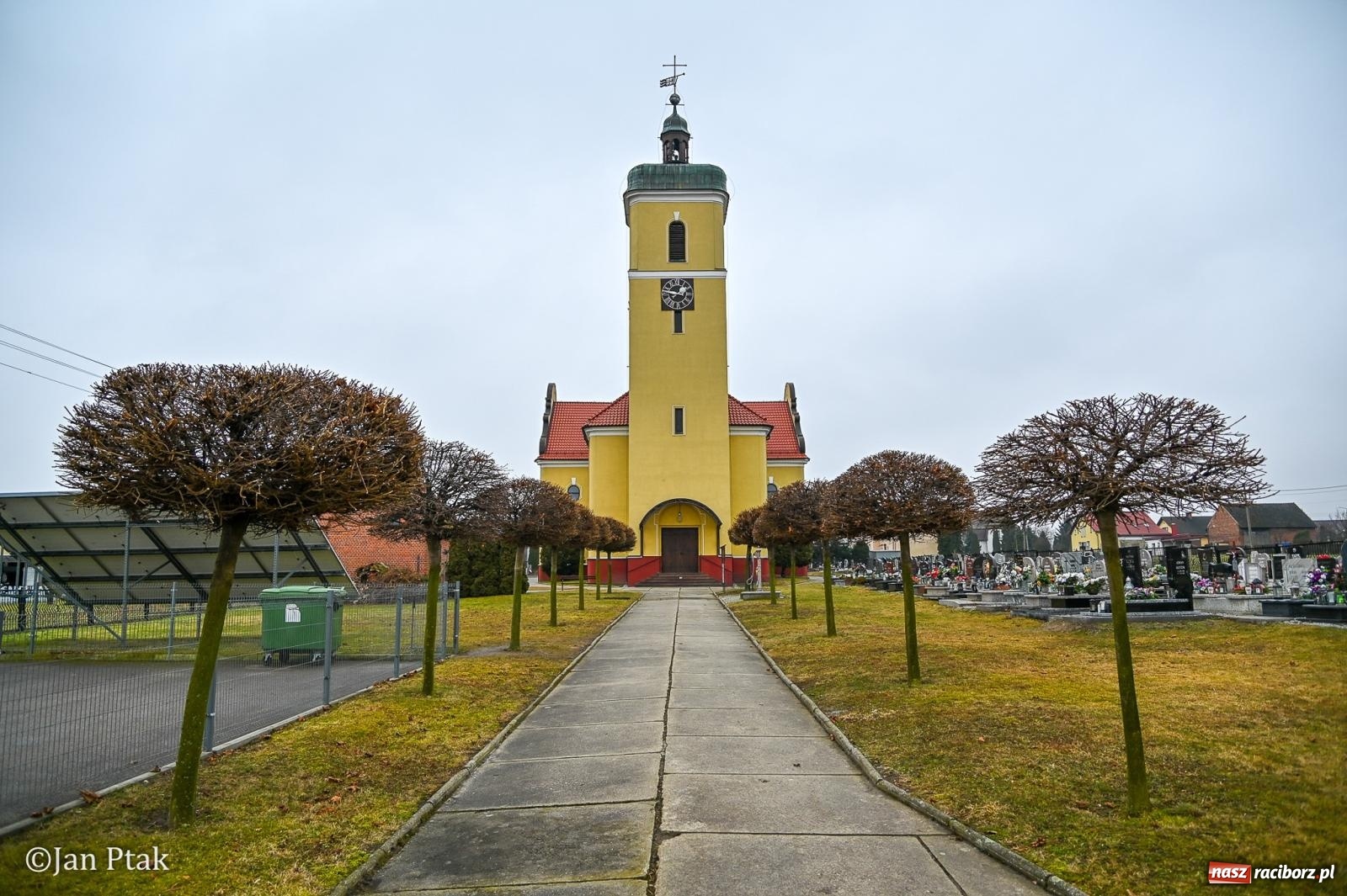 Zdjęcie w galerii na portalu naszraciborz.pl: Samborowice żegną karnawał: Tanzbär i słomiane misie na bis! [GALERIA] wiadomości z regionu