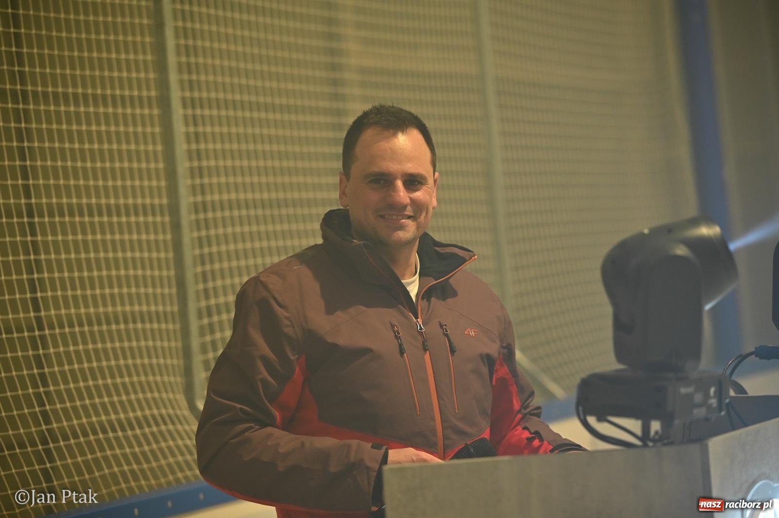 Zdjęcie w galerii na portalu naszraciborz.pl: Zimowe Love na lodzie w Raciborzu. Walentynkowa dyskoteka przy Zamkowej wiadomości z regionu