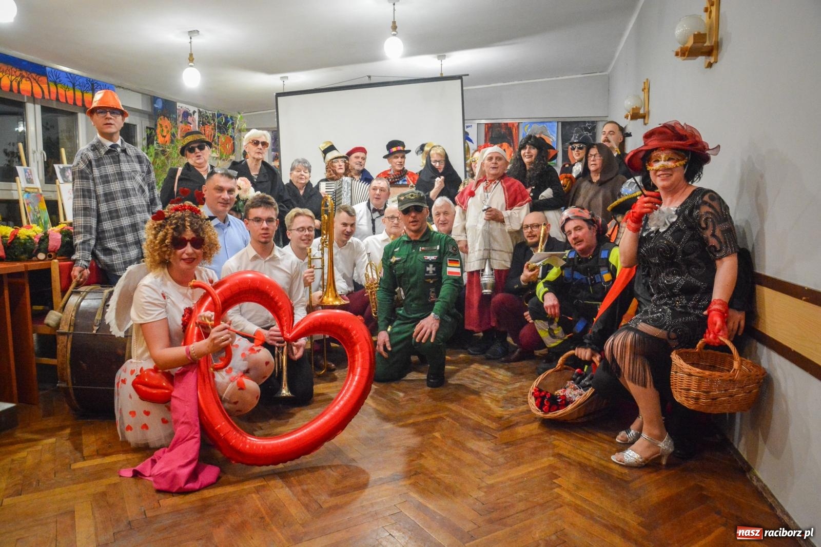 Zdjęcie w galerii na portalu naszraciborz.pl: Pogrzebanie basa 2026 w Krzanowicach. Tradycja wpisana w kulturę morawską nie ginie [FOTO i WIDEO] wiadomości z regionu