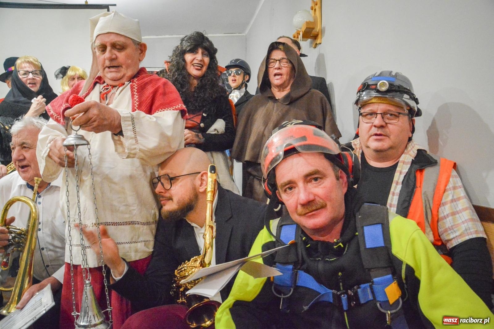 Zdjęcie w galerii na portalu naszraciborz.pl: Pogrzebanie basa 2026 w Krzanowicach. Tradycja wpisana w kulturę morawską nie ginie [FOTO i WIDEO] wiadomości z regionu