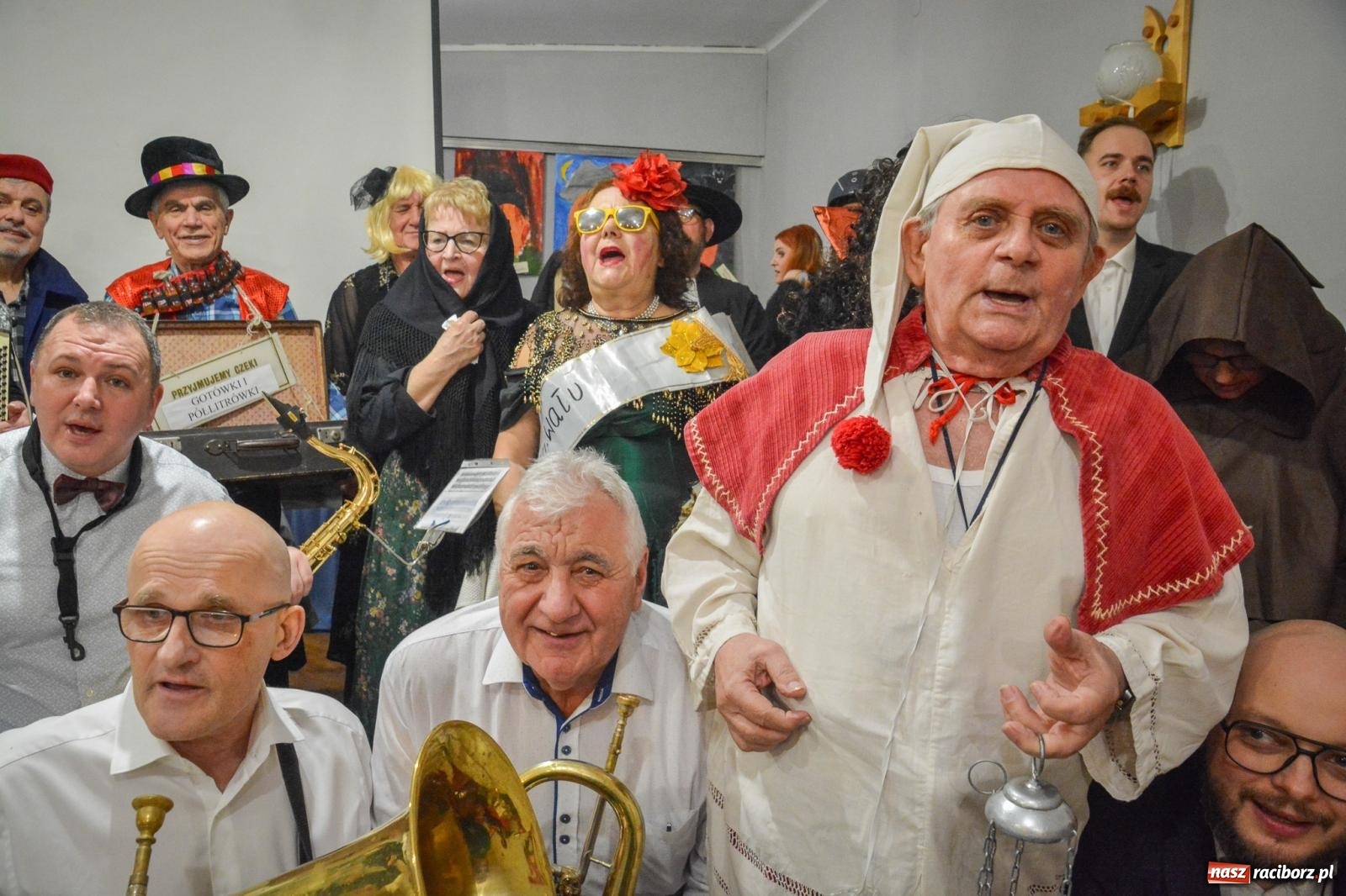 Zdjęcie w galerii na portalu naszraciborz.pl: Pogrzebanie basa 2026 w Krzanowicach. Tradycja wpisana w kulturę morawską nie ginie [FOTO i WIDEO] wiadomości z regionu