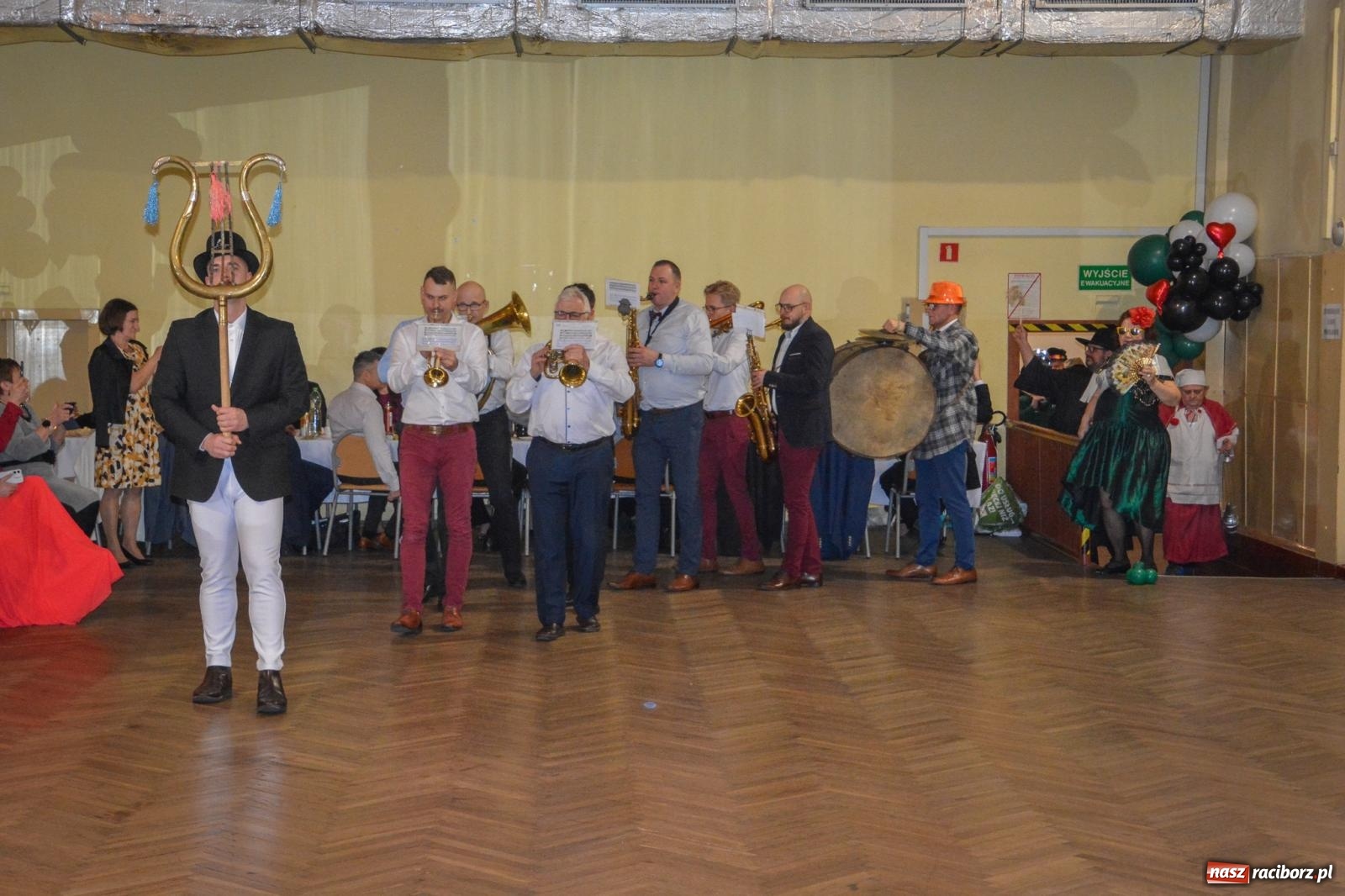 Zdjęcie w galerii na portalu naszraciborz.pl: Pogrzebanie basa 2026 w Krzanowicach. Tradycja wpisana w kulturę morawską nie ginie [FOTO i WIDEO] wiadomości z regionu