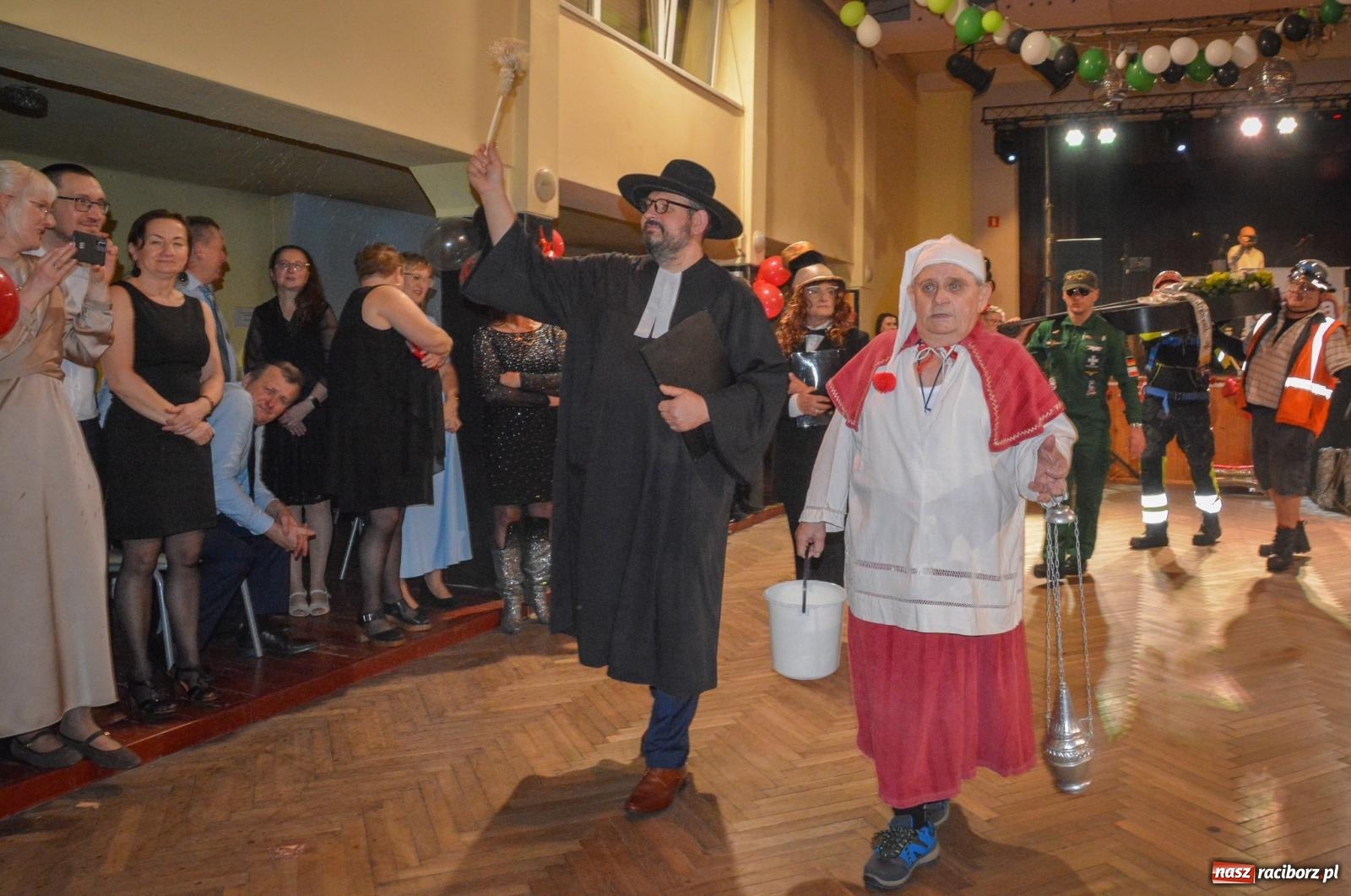 Zdjęcie w galerii na portalu naszraciborz.pl: Pogrzebanie basa 2026 w Krzanowicach. Tradycja wpisana w kulturę morawską nie ginie [FOTO i WIDEO] wiadomości z regionu