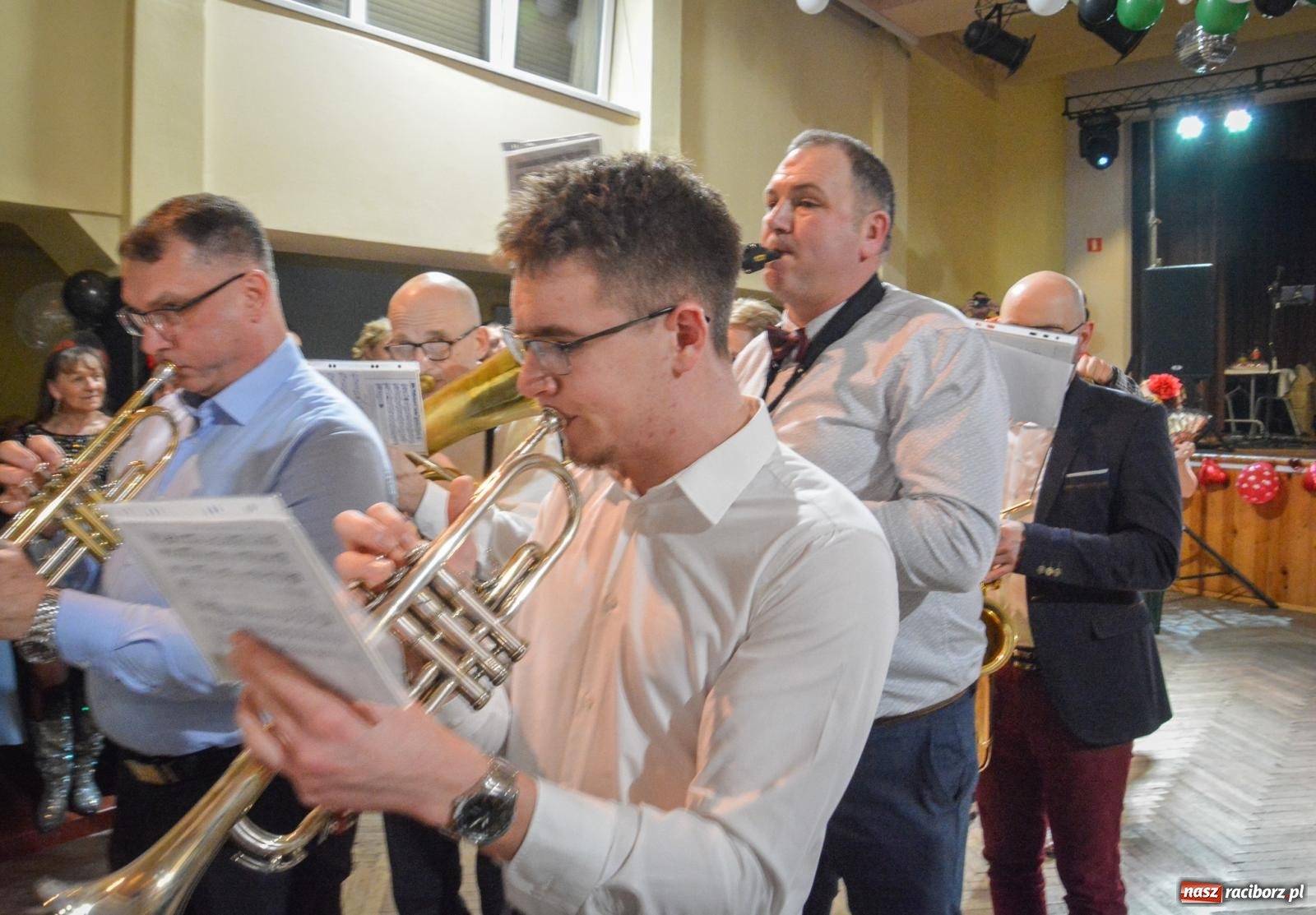 Zdjęcie w galerii na portalu naszraciborz.pl: Pogrzebanie basa 2026 w Krzanowicach. Tradycja wpisana w kulturę morawską nie ginie [FOTO i WIDEO] wiadomości z regionu